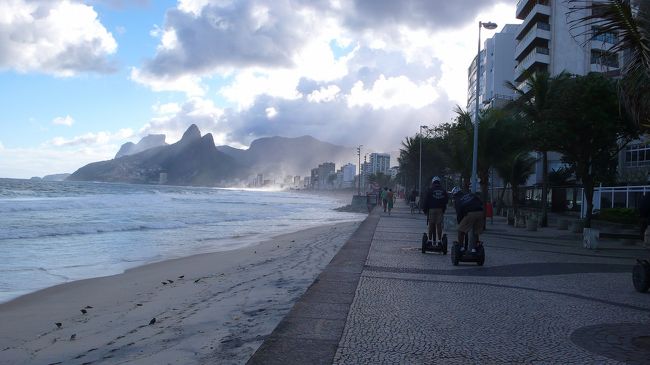 セグウェイで見回り中。