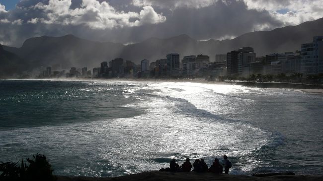 イパネマとコパカバーナの間の岬からの撮影。