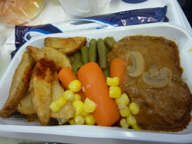 妹のメイン。<br />お肉の選択したんだけど、どう見てもポテトがメインだね！