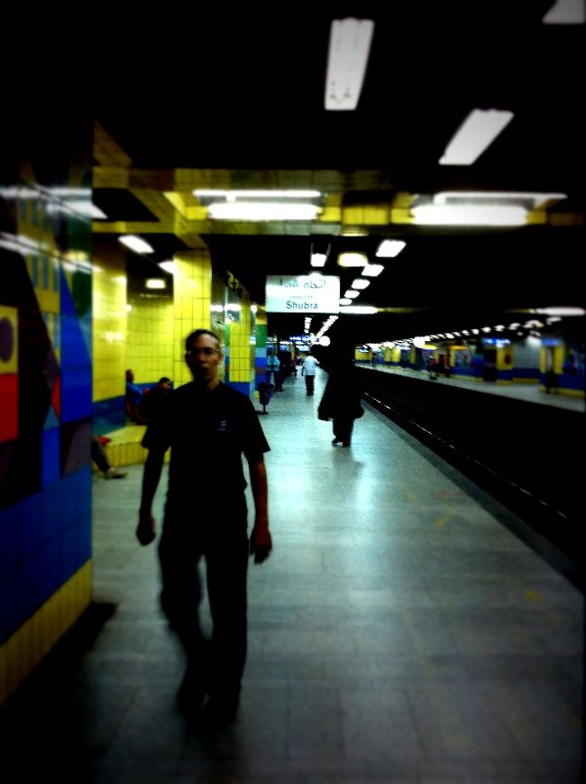 カイロの地下鉄。<br />アフリカ最大の都市らしく、交通網は整っている。