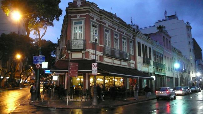 水道橋を走ったチンチン電車からも見えたこの建物を目印に左側を進み・・・