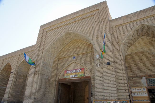 キャラバン・サライ。って、何の建物やろね。