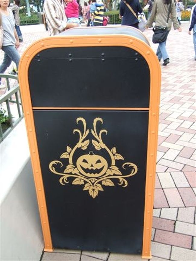 ごみ箱もハロウィーン♪