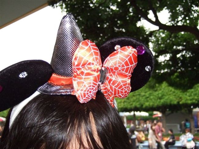 娘も2010年バージョンのカチュウシャを買ってハロウィーン気分を楽しみました♪<br /><br />1,300円