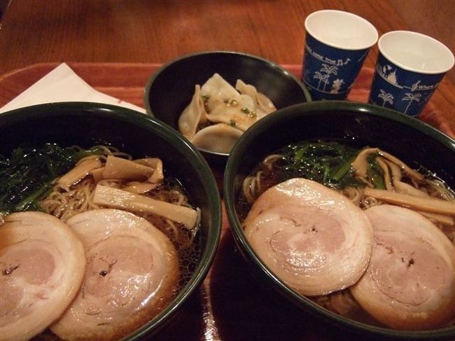 夕飯はチャーシュー麺（980円）<br />水餃子（320円）