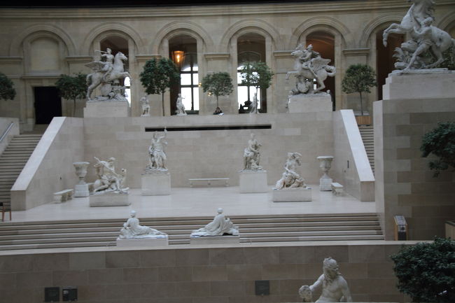 セキュリティ通ってすぐに見れた気がする。<br />さすがにセキュリティ厳しかった。。