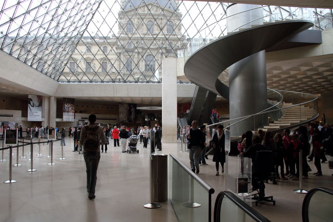 人がすごくて・・・でもこの日はかなり空いている日でラッキーだったらしい。。ストライキなくてよかった。。