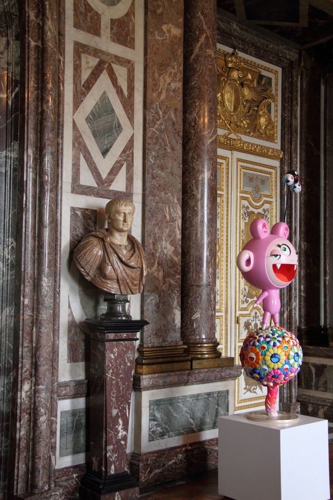 日本のポップアートの巨匠さんがコラボみたいなのしてた・・・<br />街中にあればいいんだろうけど、ここではな・・・