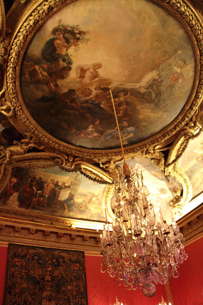 天井も壁も見るのが大変だった。。<br />スリが出たらしく、警備員がせわしなく動いてました。。