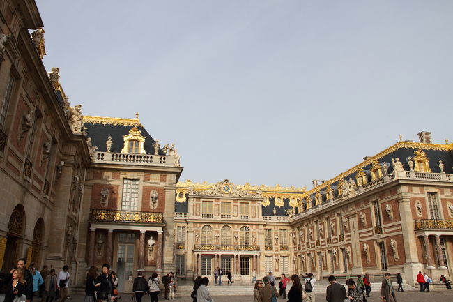 金箔を塗りなおしたばかりだったみたいです。<br />なじまないと結構金箔って浮くんだなと思いました。。