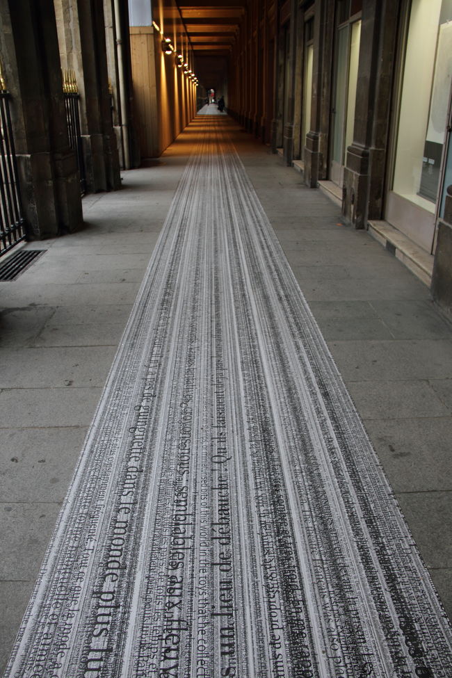 しっかし道もよく見ると、おしゃれです。。