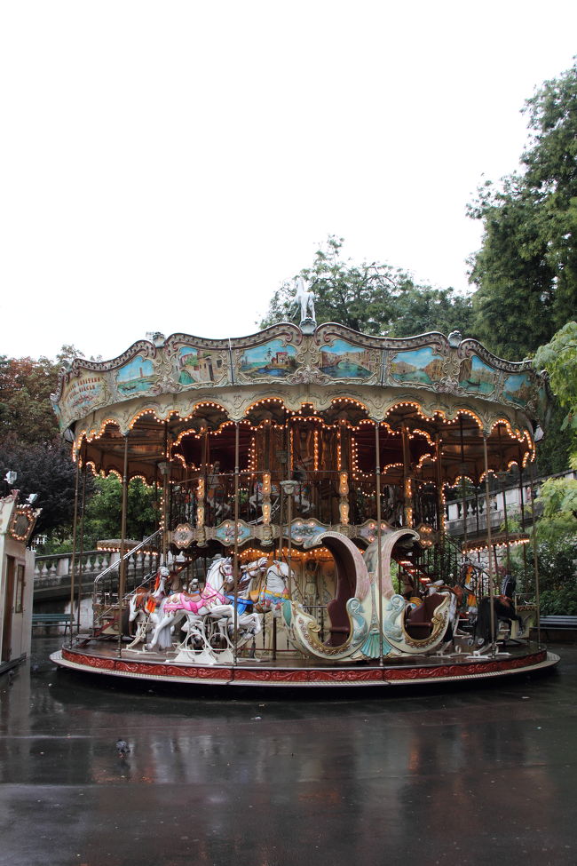 サクレクール寺院にあるメリーゴーランド。<br />映画「アメリ」を見た人にはおなじみかｗ
