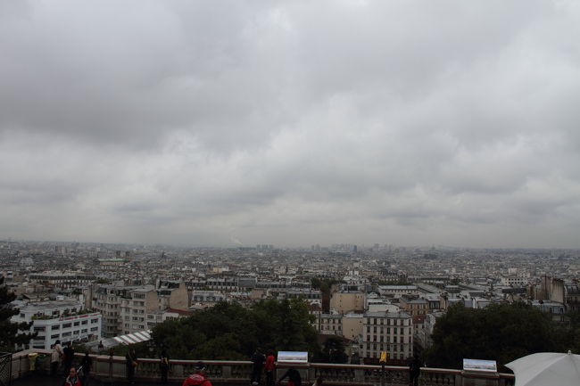 丘の上にあるから街並みも綺麗。<br />電線がないっていうのはいいな。でも全部地下に埋まっているらしい。<br />地下鉄もあるし・・・地下はどうなっているんだろう。。