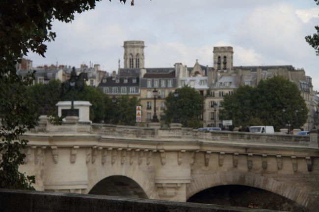 さらにさらにの世界遺産。ポンヌフの橋(シンバシ？だったけ？)<br />前夜にディナーに遅れそうでここをダッシュしましたｗｗｗ