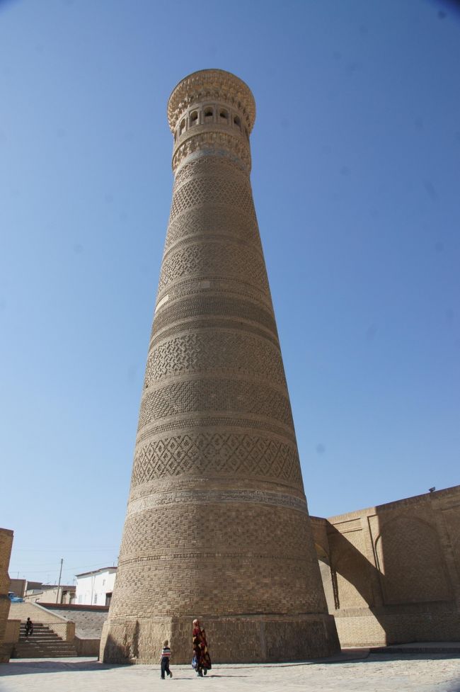 カラーン・ミナレット。デカイね。