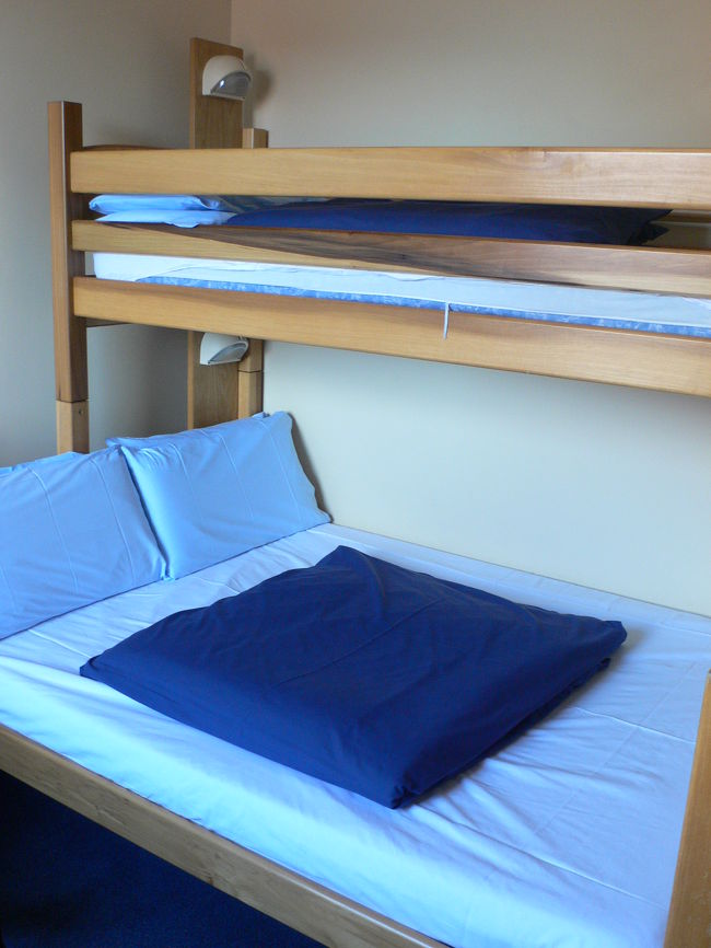 宿も改装したばかりでとてもきれい。<br />今回はツイン（ダブル＋二段ベッド）の部屋に泊まりました。