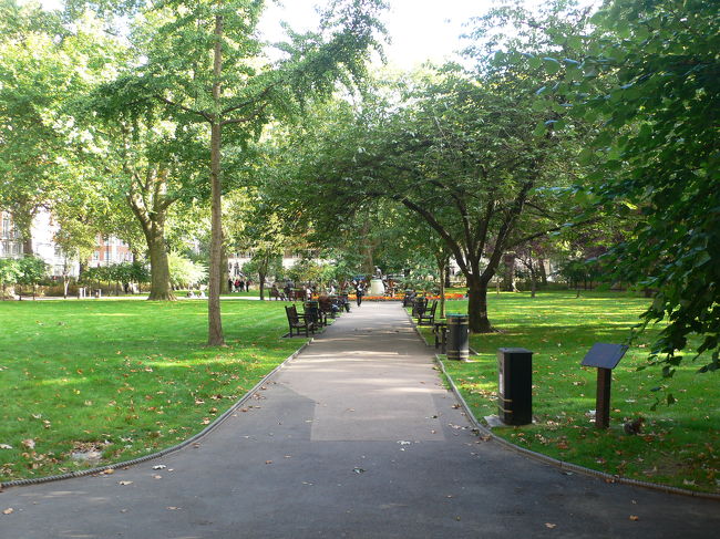 街中にこんな公園があって、のんびり。<br />いいですねえ。