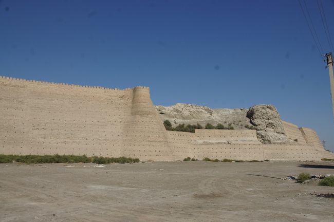 アルク城の城壁が見えて来ました。