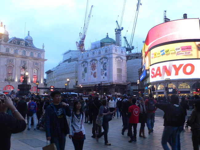 ゆっくりGuinessを満喫し、いい気分でPiccadilly　Circusまで散歩いたしました。ロンドン最高！
