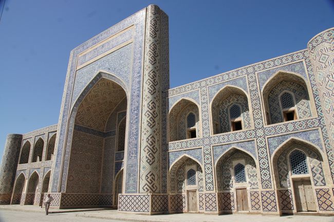 某歩き方を見ると…モダリ・ハーン・メドレセとな。