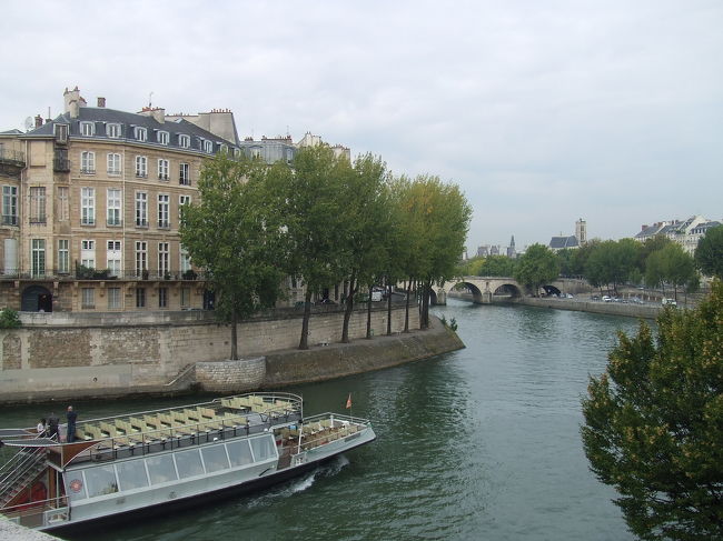 さ〜、やってまいりました。<br />サンルイ島です！<br /><br />セーヌ川に浮かぶ、古き良き時代の面影を残す<br />ノスタルジックな雰囲気の島。<br /><br />