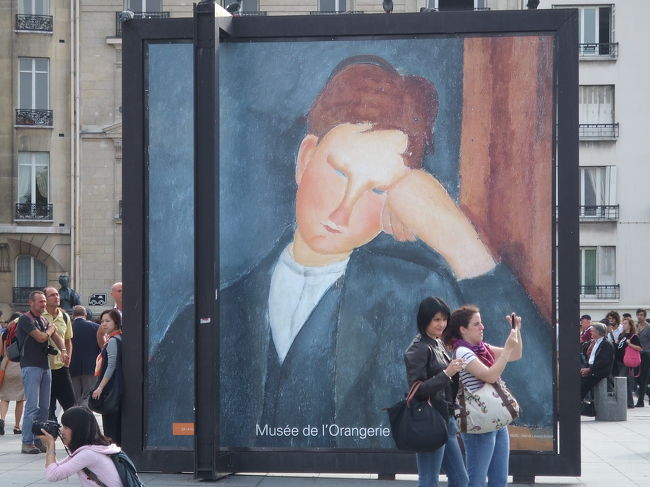 セーヌ川を右手に見ながら、<br />オルセーまでやってきました。<br /><br />1階部分をぐるりと観てまわって<br />ちょっと休憩していると、<br />「ピンポンパンポン♪まもなく閉館します」とアナウンスが！<br /><br />まだ16時くらいだよ！<br />これからじっくり観たかったのに〜。<br /><br />まぁ、仕方ない。<br />時間があったらまた明日来よう。