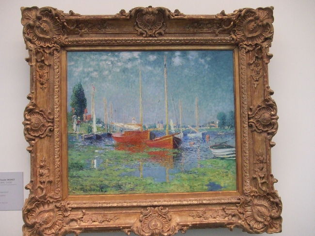 地下には、モネやユトリロ、ルノワールら<br />そうそうたる画家の作品が展示されています。