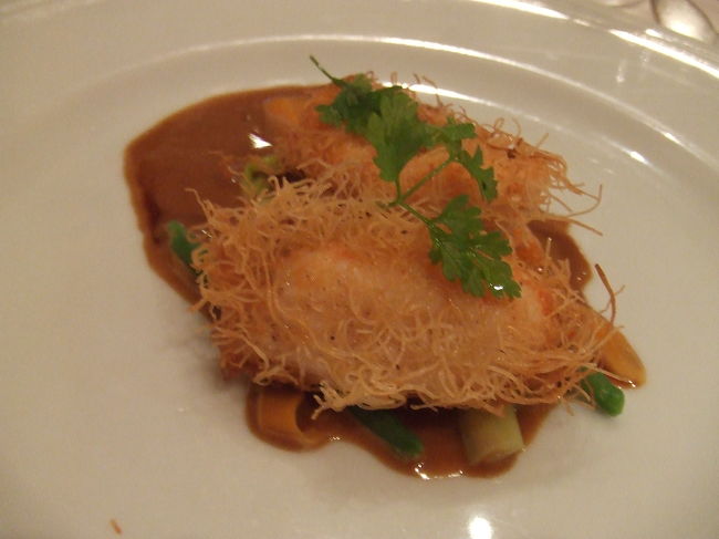 「手長海老のカリカリ焼き」<br /><br />表面がサクサクしたエビと<br />エビの旨味を凝縮した濃厚なソースが絡まりあって<br />おいしい〜！