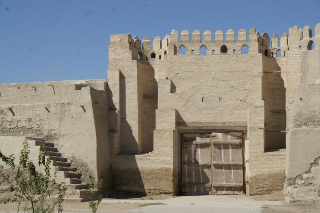 誰もいませんねぇ。ちょっとだけ登れる階段も有るけど…