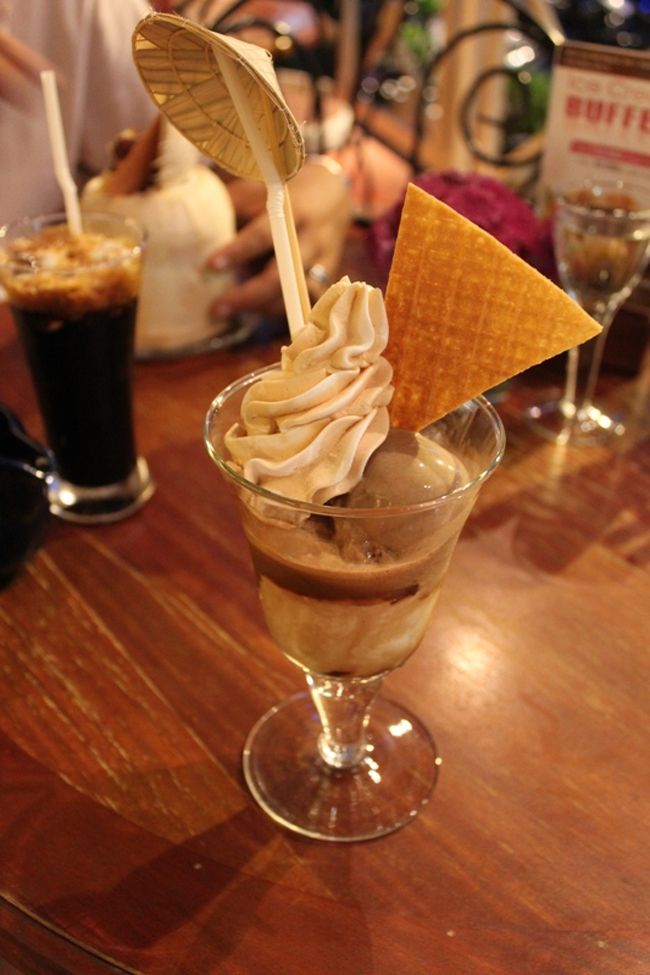 これはベトナムコーヒーアイス。<br />トレードマークの笠（ノン）が付いてる★<br /><br />美味しくて、とにかくおしゃれなアイスばかりでお勧めです！<br /><br /><br /><br />