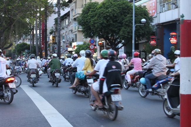 二人乗り、三人乗り、家族乗り…<br />あたりまえ。