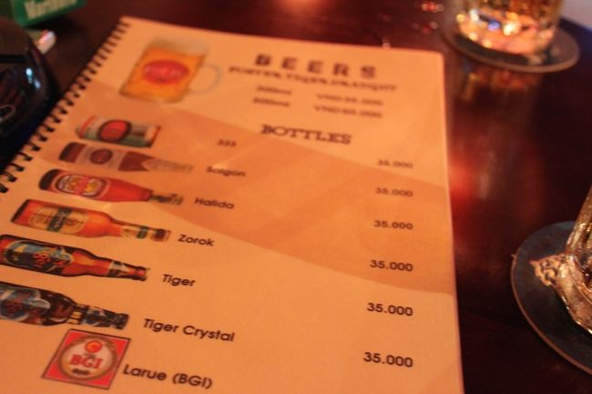 まったく観光に興味がなく、<br />このあとSPAで1時間マッサージし、BARに飲みにいきました。<br /><br />ビールを上から試したが、35,000ドン（150円）は高いですね。<br />さすがバーです。