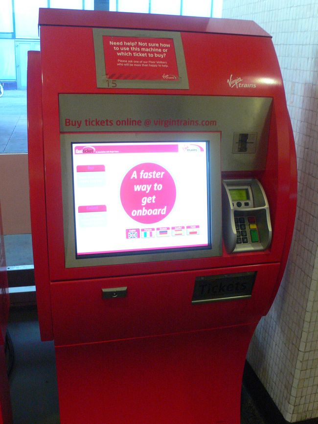 Virgin Trainの発券機はこれ。<br />日本からネットで湖水地方行きのチケットを予約したので、ここで発券します。<br />色よし。<br />案内に従ってあっけなく発券終了。