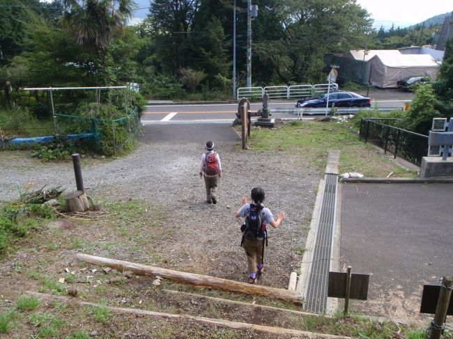 無事下山。<br />賞味３時間ぐらいだ。<br /><br />ここから、駐車場まで公道を１０分<br />ある意味、１０分の距離に３時間かけた訳だ。<br /><br />