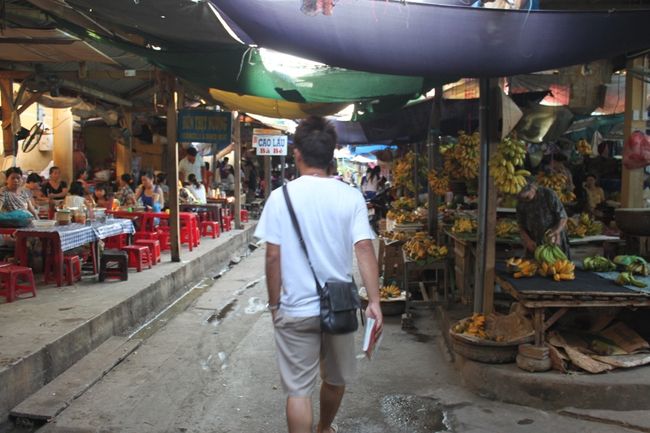 とりあえずブラブラ歩いてたら、市場になりました。<br /><br />