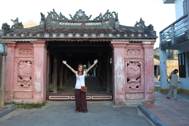 チャンフー通りを歩いていたら、『日本橋』が出てきました。<br /><br />昔、ここに日本人が1000人住んでいて、建てたらしい。<br /><br />どんな目的で、どのくらいの期間、いつの時代に<br />なんで1000人も住んでいたのか・・・勉強不足です。