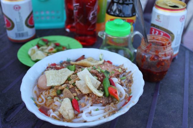 天然キッチンで作ってくれた、ヌードル。<br /><br />何なのかわからないけど美味しかった！100円くらい。