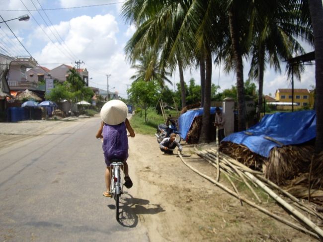 チャンフンダオ通り。<br /><br />帰路です。<br />遊んだあそんだー！<br /><br />ホテルからまっすぐ1本道。<br />チャリでは15分くらい。<br />でも歩いたら、1時間かかりました。