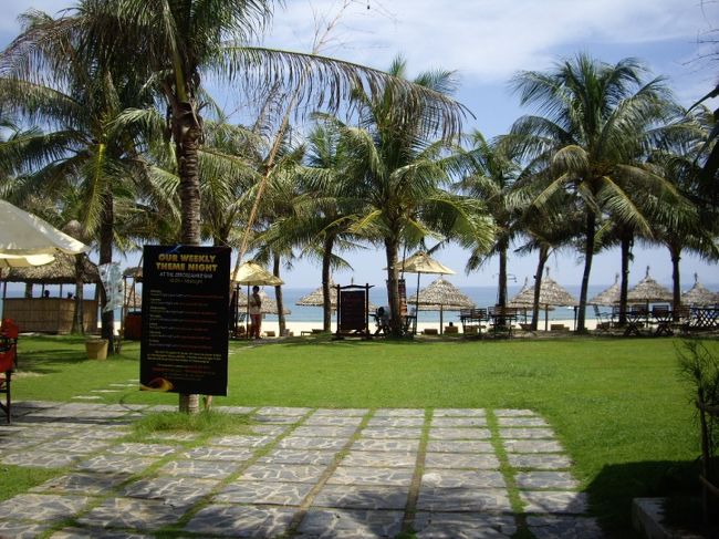 ここはプライベートビーチなので、<br />我がホテルの宿泊者しかいない（？）<br />というなんとも贅沢な場所。