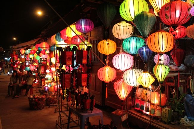 つい3個ほど買ってしまいました。<br /><br />大は4ドル。<br />中は3ドルです。