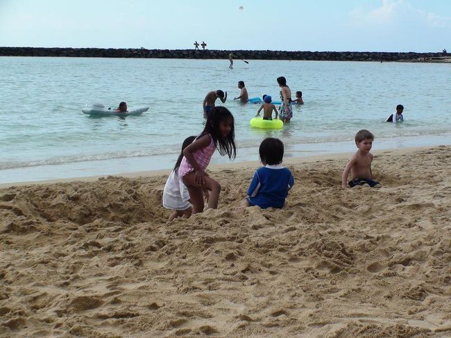 見知らぬ異国の子とすぐに友達。<br />結構長く遊んでました。