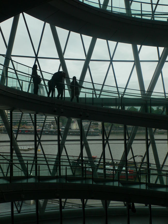 こんな風にテムズ川が見えます。会議中に居眠りしちゃいそう