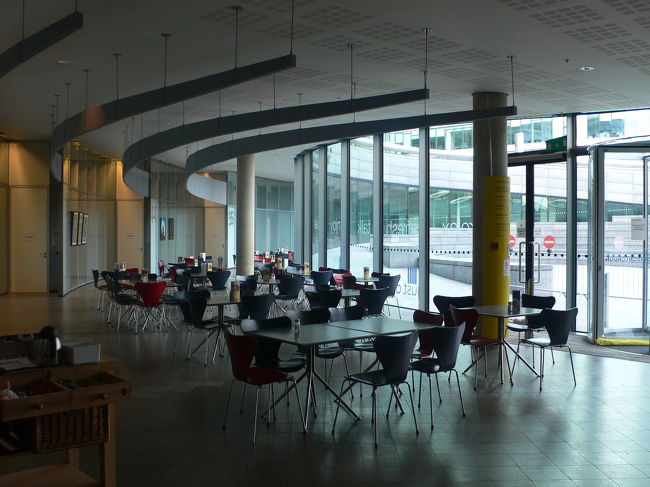 展示スペースをぬけると食堂がありました。<br />ロンドン市の職員がうらやましい･･･