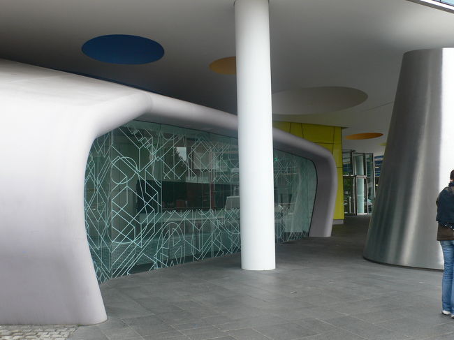 Southwark駅の目の前にあった面白い建物。