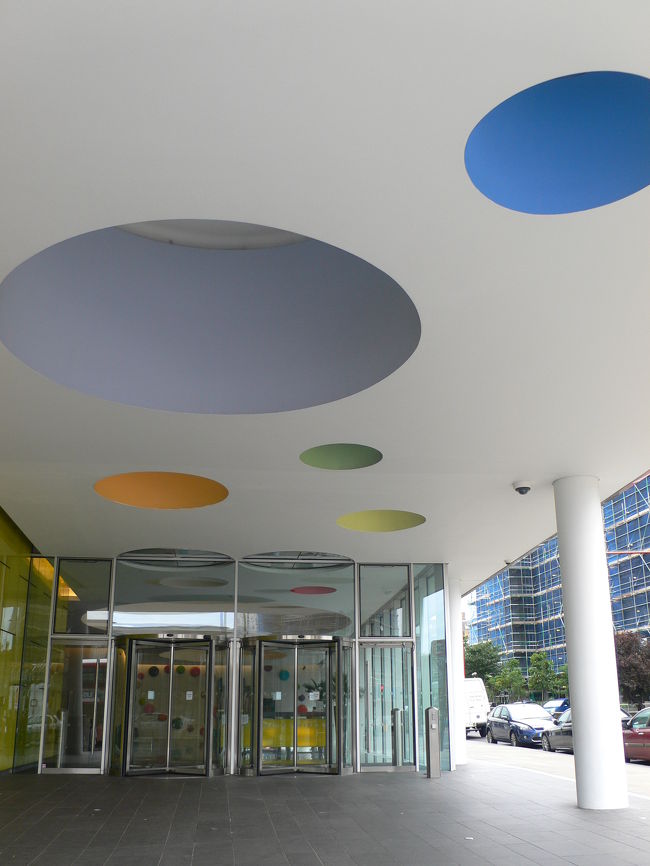 屋根に穴があいてます