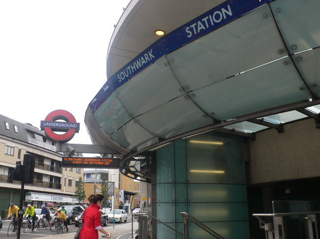 Southwark駅の建物は新しいようで、ちょっと近未来的な感じです。