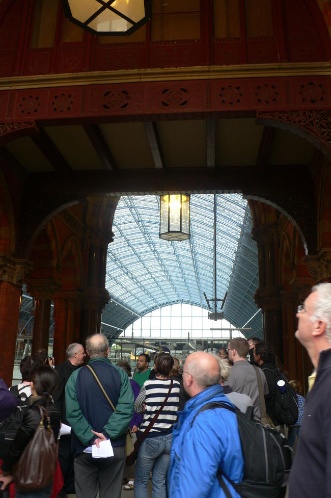 St.Pancras駅には昔ホテルがあったようで、ここはその名残が見られるそうです。ちなみにまたホテルが来年復活するそうな。<br />http://www.marriott.co.uk/hotels/travel/lonpr-st-pancras-renaissance-london-hotel/<br />高そう、だけど泊まってみたい･･･