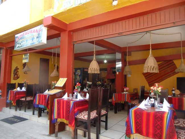 10時のチェックアウト後、妻とマチュピチュ村の散策に出かける。観光客の姿は少なく村はひっそりとしている。写真：村のレストラン