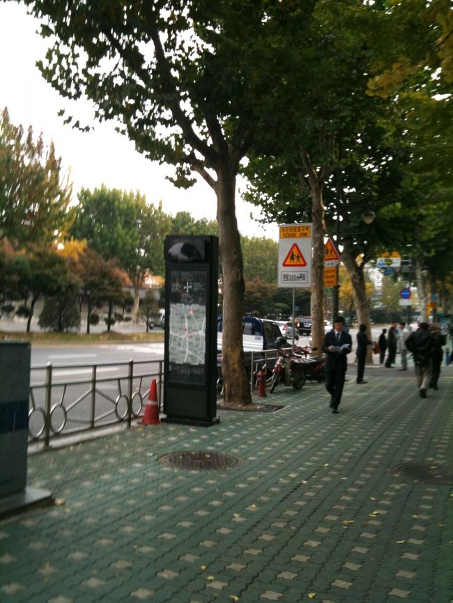 その足で安国駅でオンニと落ち合うことになりました。<br />ちょっと早く着いたのでお散歩。