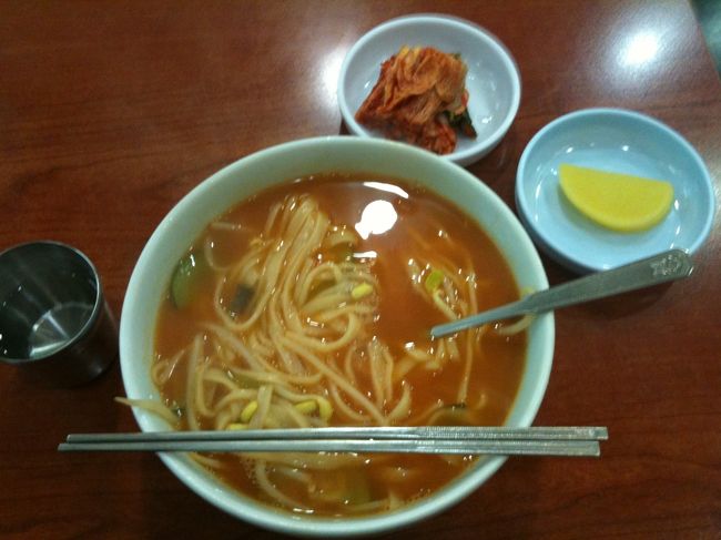 クッスを注文。(7000Wくらい？)<br /><br />クッスうまい〜<br />モチモチしてました。<br /><br />その後シンセゲペッカジョンなどを経由してホテルへ戻ります。